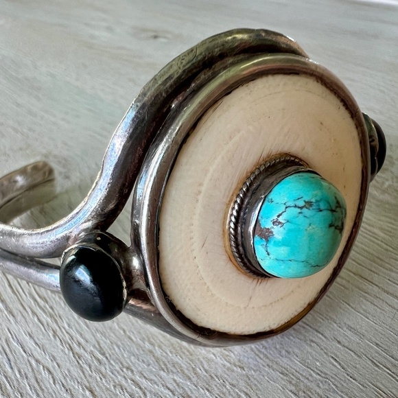 Sold! Vintage Artisan Silver-Tone Cuff Bracelet Turquoise Black Obsidian Bone - Picture 5 of 15